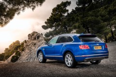 Bentley Bentayga phiên bản máy dầu vinh dự nhận giải thưởng Ngôi Sao của tạp chí AUTOCAR