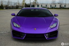 Lạ mắt với chiếc Lamborghini Huracan LP580-2 màu tím đầy phá cách
