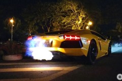 Lamborghini Aventador LP700-4 "biển khủng" nẹt pô "phun lửa" xuất hiện trên báo nước ngoài