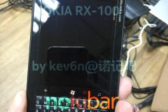 Một chiếc Nokia chạy Windows Phone 8, bàn phím QWERTY bất ngờ xuất hiện