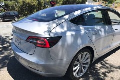 Tesla Model 3 phiên bản sản xuất có một khoang nội thất siêu tối giản