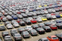 Doanh số bán ô tô toàn thị trường lao dốc giảm mạnh