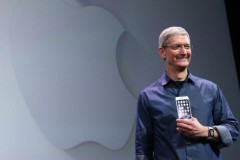 Apple trở thành công ty trị giá 800 tỷ USD đầu tiên