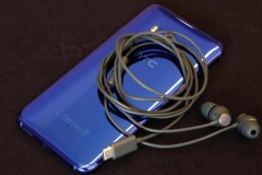 Tai nghe lọc tiếng ồn siêu tốt của HTC chỉ tương thích với HTC U11