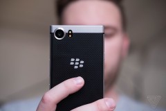 Blackberry tiếp tục giảm doanh thu, cổ phiếu tuột dốc không phanh