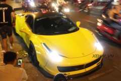 Chạm mặt Ferrari 458 Italia độ Liberty Walk độc nhất Việt Nam trên phố