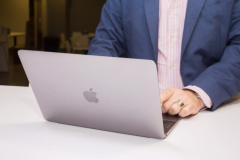 Đánh giá Apple MacBook 2017: siêu mỏng với nâng cấp đáng giá