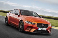 Jaguar cũng đã chính thức công bố chiếc XE SV Project 8 của hãng