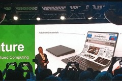 Lenovo trình diễn laptop màn hình uốn dẻo vô cùng ấn tượng