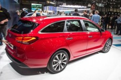 Hyundai công bố giá bán của xe Hyundai i30 Tourer 2017