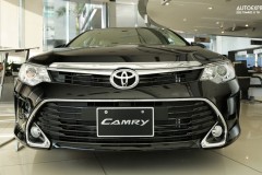 Ảnh chi tiết Toyota Camry 2.0E giá 1,098 tỷ đồng tại Việt Nam
