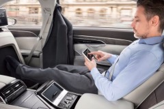 Audi A8 với khả năng tự hành cấp độ 3: Đã đến lúc buông vô lăng và nằm chờ AI chở bạn đến nơi?