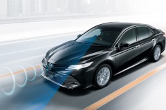 Daihatsu Altis là một phiên bản làm lại của Toyota Camry Hybrid mới