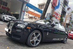 Rolls-Royce Ghost Series II "thả dáng" giữa Sài Gòn hoa lệ