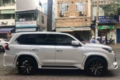 Sài Gòn: Lexus LX570 hầm hố hơn với body kit của Wald International