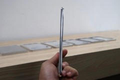 Bphone 2 "lộ hàng" với vỏ khung sáng bóng từ nhà máy sản xuất