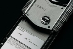Điện thoại Vertu sẽ không còn được sản xuất tại Anh