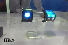 Lenovo Cplus: điện thoại đeo cổ tay của Lenovo