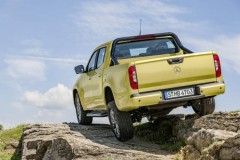 Mercedes-Benz X-Class chính thức ra mắt - "pick-up hạng sang," giá từ 43.000 USD