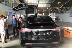 SUV điện Tesla Model X P100D thứ 2 cập bến tại Việt Nam, giá từ 8 tỷ đồng