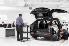 Tesla mở thêm 100 trung tâm dịch vụ để phục vụ cho khách hàng mua Model 3