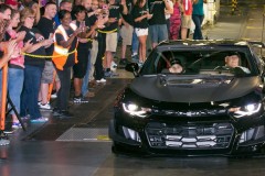Chevrolet Camaro ZL1 1LE 2018 đầu tiên được trao tận tay cho Rick Hendrick