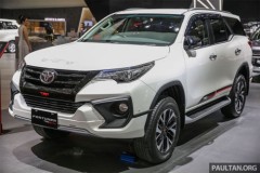 Chiêm ngưỡng bản thể thao Toyota Fortuner TRD Sportivo 2017 giá 900 triệu đồng