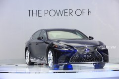 Lexus LS500h - Ngôi sao sáng nhất triển lãm Ô tô Việt Nam 2017