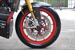 Ducati Streetfighter 'chiến binh đường phố' độ nhẹ cùng loạt option hàng hiệu