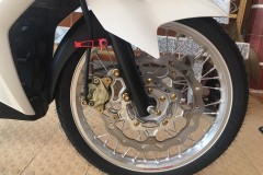 Exciter 150 sức hút nhẹ nhàng với đôi chân mỏng manh