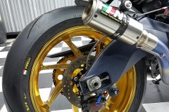 GSX-R1000 sành điệu bên dàn đồ chơi hàng hiệu