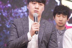 HLV SKT Ccarter tuyên bố sẽ thắng 3-0 để các nhà báo, phóng viên được sớm về nhà nghỉ ngơi với gia đình