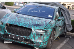 Jaguar I-Pace thương mại để lộ khoang cabin không khác nhiều so với chiếc concept
