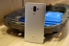 Huawei Mate 10 với màn hình tràn cạnh, giá có thể hơn 1000 USD