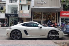 Porsche 718 Cayman "thả dáng" trên phố Sài Gòn