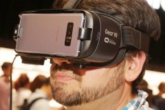 Samsung ra mắt kính Gear VR mới cho Note 8 vì kính cũ không vừa