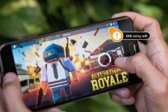 Bphone 2017 bị tuột sóng wifi khi ăng ten ở 2 cạnh trên dưới bị che khuất