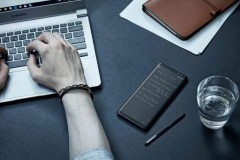 Galaxy Note 8 có thể ghi chú khi màn hình tắt lên tới 100 trang