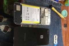 Mổ bụng Bphone 2017: Bảng mạch mạ vàng, thiết kế gọn gàng, pin có thể làm lớn hơn