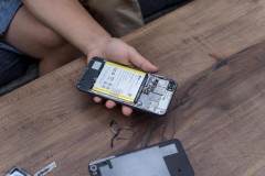 Mổ bung máy Bphone 2017: Mạch đẹp, gọn gàng, tinh xảo, màng chống nước dạng lưới