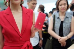 OPPO giới thiệu F3 Barcelona trong buổi khai trương Brand Shop tại Quận 7