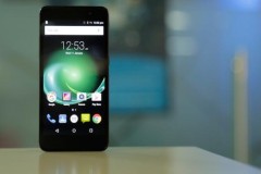 Panasonic tung smartphone chạy chip 4 nhân, bộ nhớ 16 GB, giá chỉ 1.9 triệu