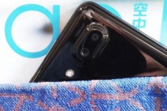 Smartphone Sharp không viền, camera kép, RAM 6 GB ấn định ngày ra mắt