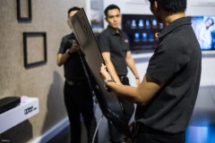 TV dán tường OLED Singature W7 của LG treo tường như thế nào?