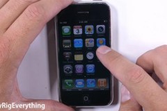 Video "mổ bụng" chiếc iPhone 2G: Đúng là một kiệt tác đáng đồng tiền!