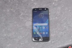 Vừa mới trình làng, Moto Z2 Force đã bị “hành hạ” không thương tiếc để kiểm tra độ bền