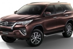Toyota Fortuner nâng cấp, phiên bản 2.4V 4WD mới có giá bán chỉ 1 tỷ VNĐ
