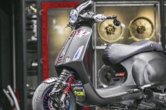 Vespa Primavera đua đòi nhẹ trong một bản độ sang chảnh