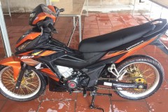 Winner 150 độ kiểng nhẹ nhàng với đôi chân lướt gió