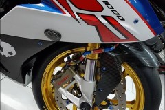 BMW S1000RR độ sang chảnh bên phụ kiện xa xỉ